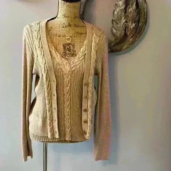 Beautiful St.John button down Sweater Size M - Picture 7 of 7